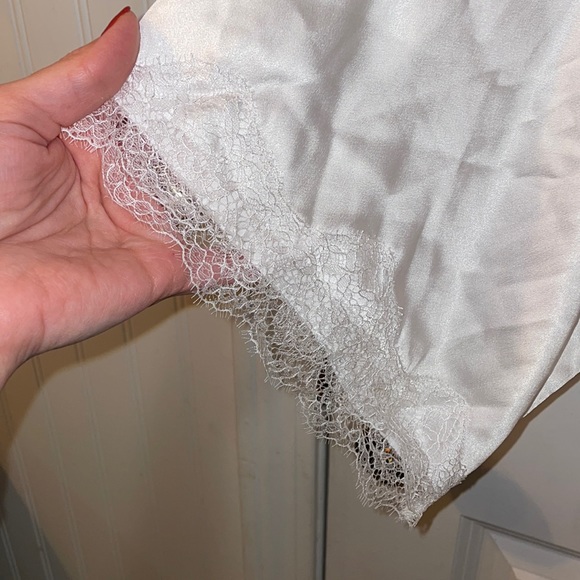 Sold VS Bride Robe - Picture 3 of 5